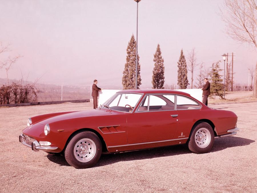  Ferrari 330 GT 2+2 (Series II) 1965 года  (фото 30 из 43)
